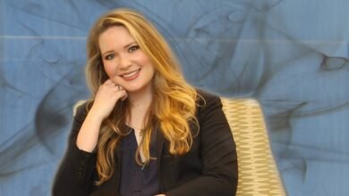 sarah j maas net worth